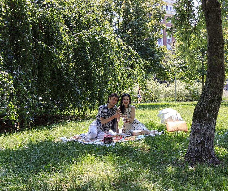 Clean eating in Milan. A romantic plant-based picnic with the amazing food of the best organic vegan deli in town: Tathagata. www.thesoulgarden.it